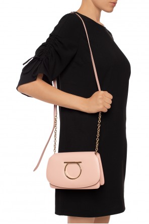 Shoulder bag with a logo, zdjęcie 2 Shoulder bag with a logo od Salvatore Ferragamo